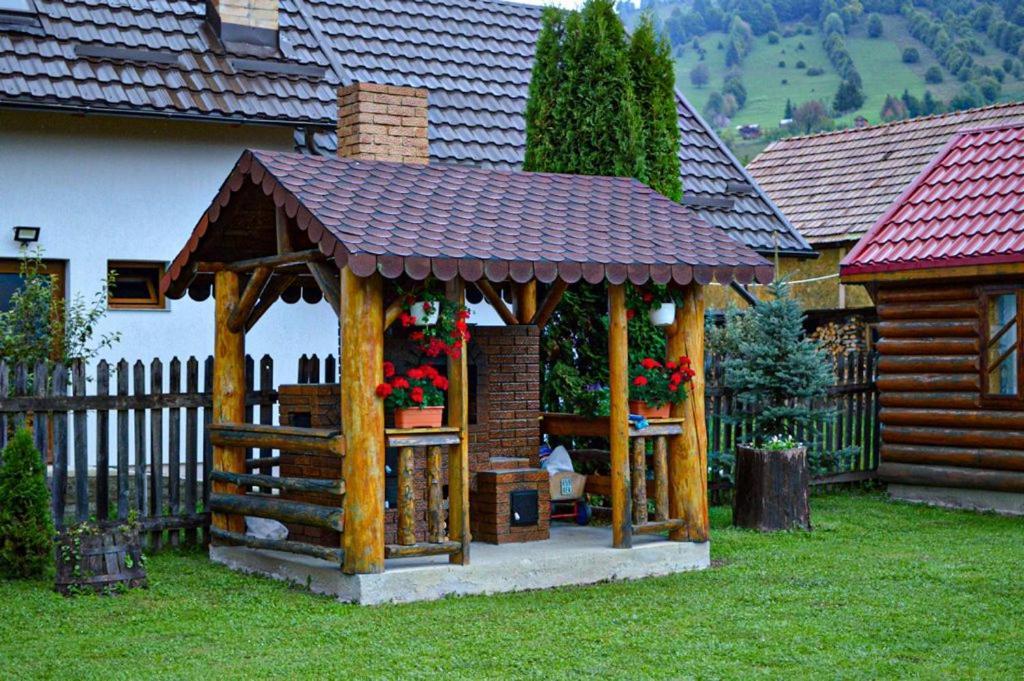 Casa Prundari Nicu Si Mirela Hotel Poiana Teiului Exterior photo